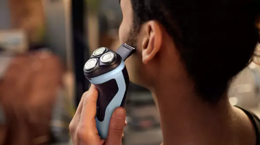  Pop-up trimmer for your moustache and sideburns